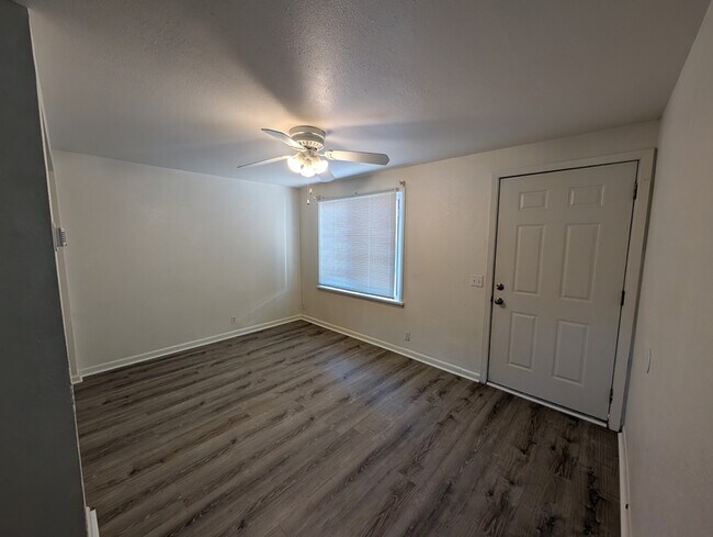 Foto del edificio - 203 NW Pine St