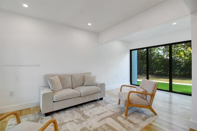 Building Photo - 111 Avila Ct
