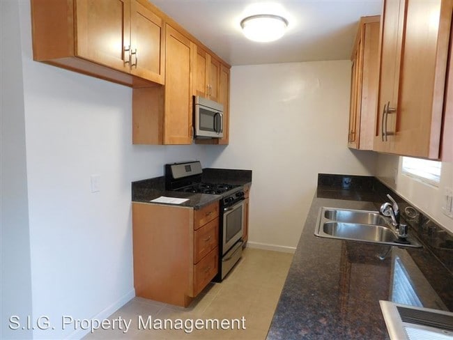 Building Photo - 2501 N Glenoaks Blvd