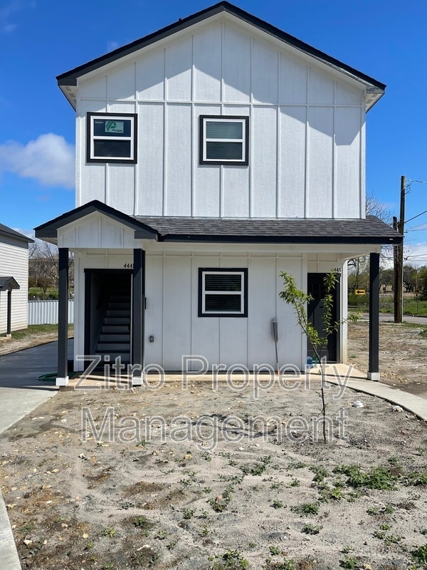 Building Photo - 4441 Wayside Ave