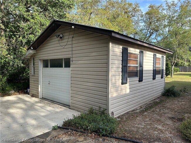 Building Photo - 1819 N Torrington Rd