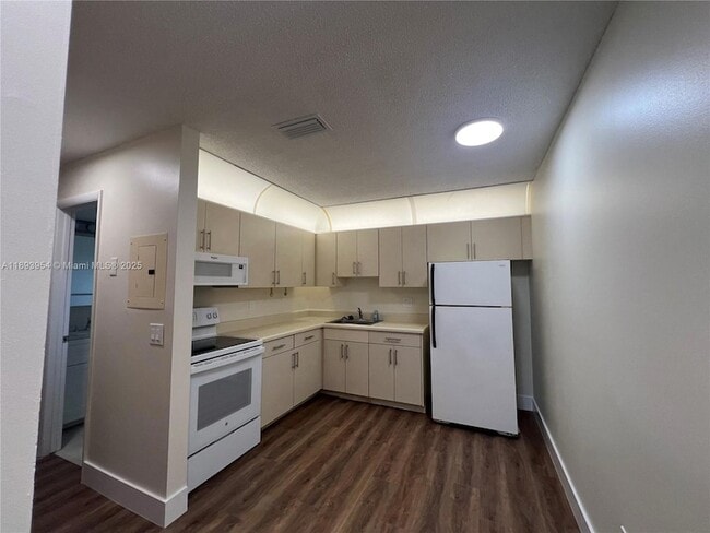 Building Photo - 21121 SW 85th Ave