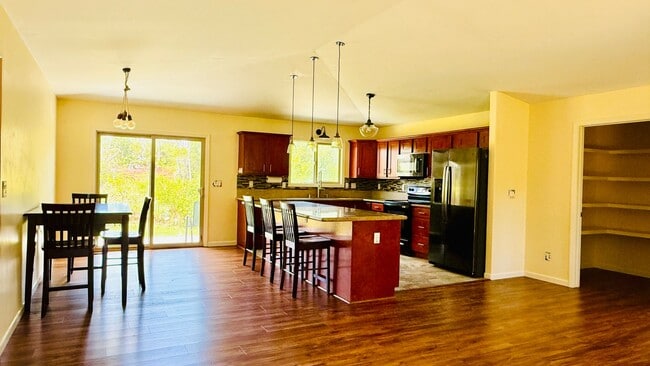 Building Photo - Spacious Volcano Home for Long-Term Rent