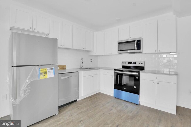 Building Photo - 7037 Ridge Ave