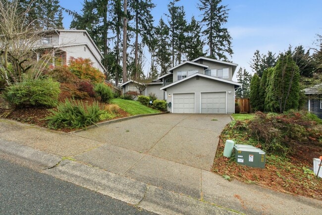 Building Photo - Spacious 3BR Home w/ Large Fenced Yard in Prime Woodinville Location