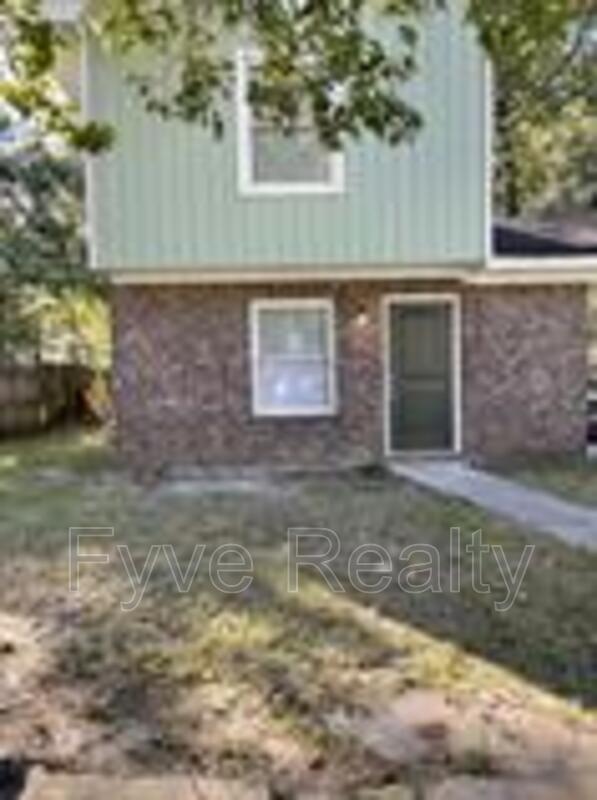 Primary Photo - 136 Susan Dr