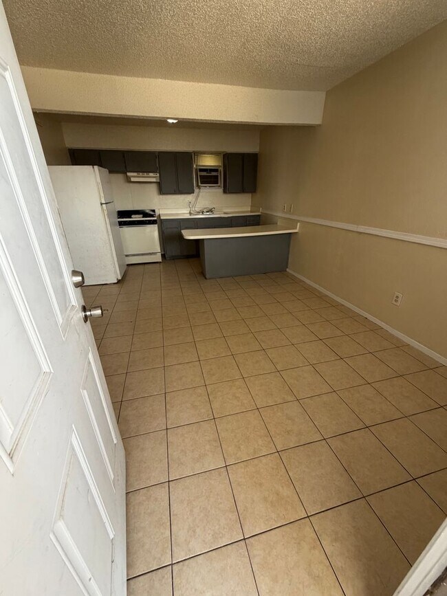 Foto del edificio - 2. Bedroom apt with all utilities paid