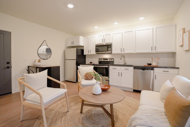 Interior Photo - 476 Taylor Apartments