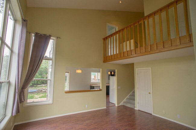 Foto del edificio - 617 Willow Dr