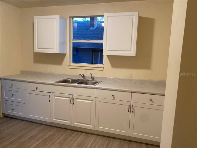 Building Photo - 821 Newton Ave S