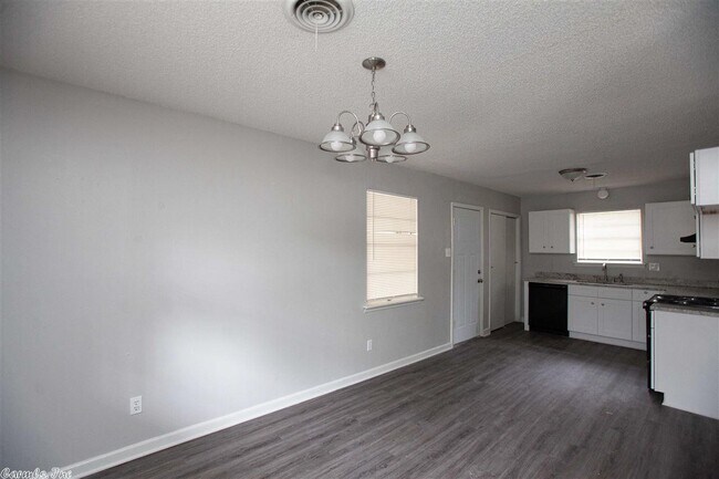 Building Photo - 7517 Valley Dr