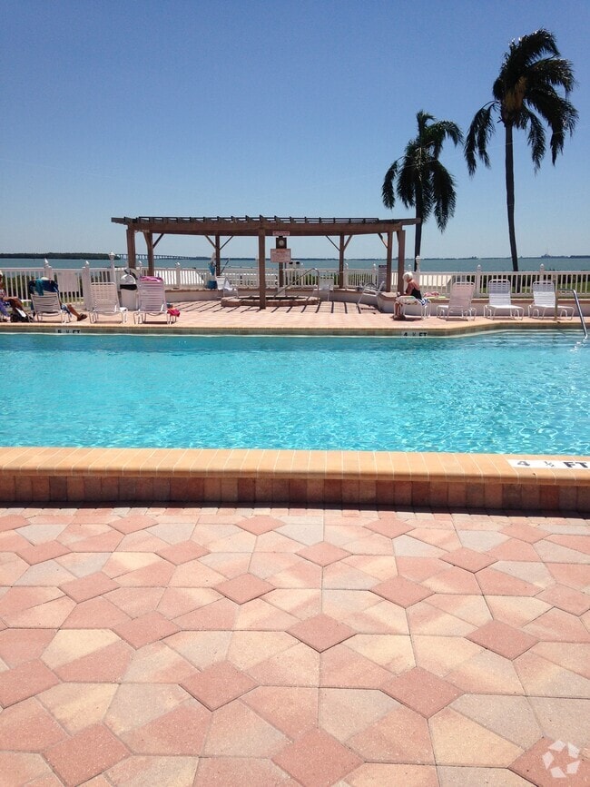 Palma del Mar Condominium Apartments for Rent with Wheelchair Access Saint Petersburg, FL 1