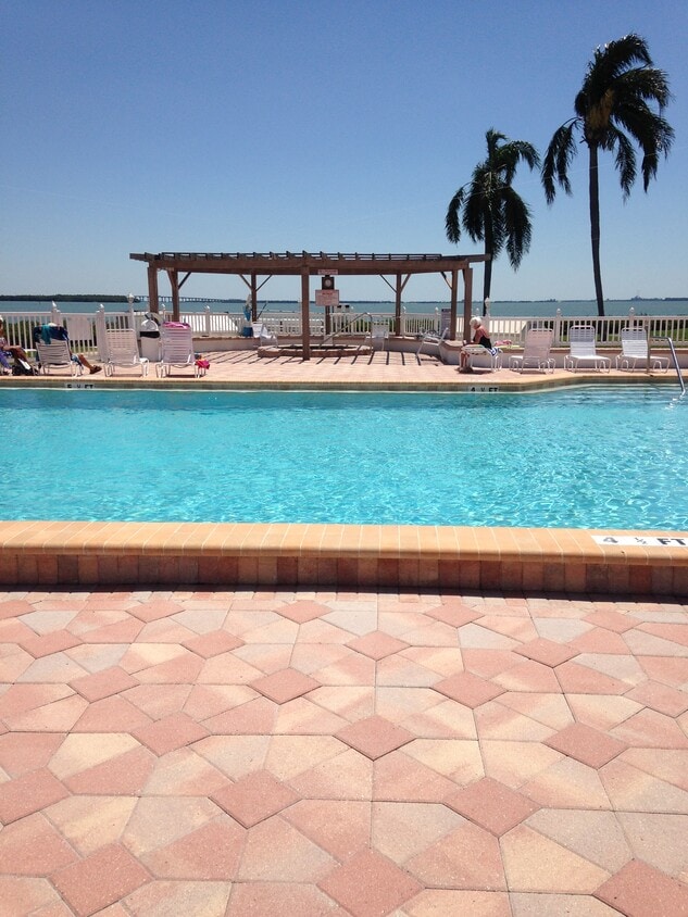 Foto principal - 6219 Palma Del Mar Blvd S