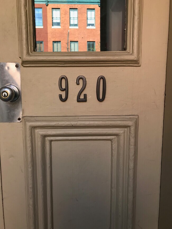 Foto del edificio - 920 N Calvert St