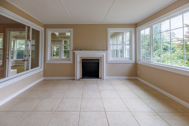 Foto del edificio - 208 Pinecrest Ln