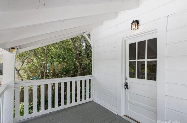 Foto del edificio - Adorable Oakley Cottage! One bedroom, one ...