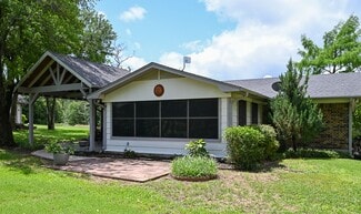 Building Photo - 412 Half Moon Way