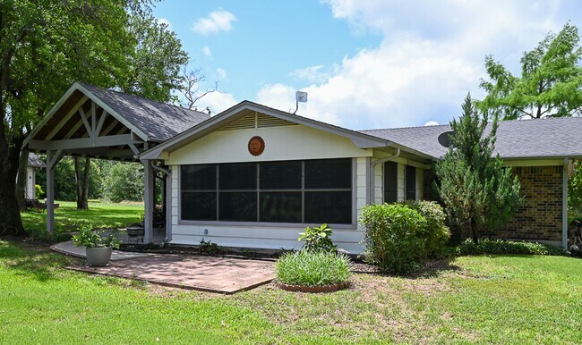 Foto del edificio - Beautiful 3 bedroom 2 bath Runaway Bay,  TX