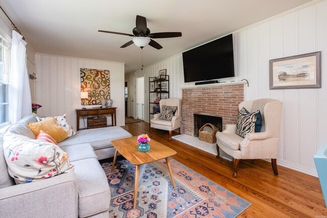 Building Photo - 2100 Durwood Rd