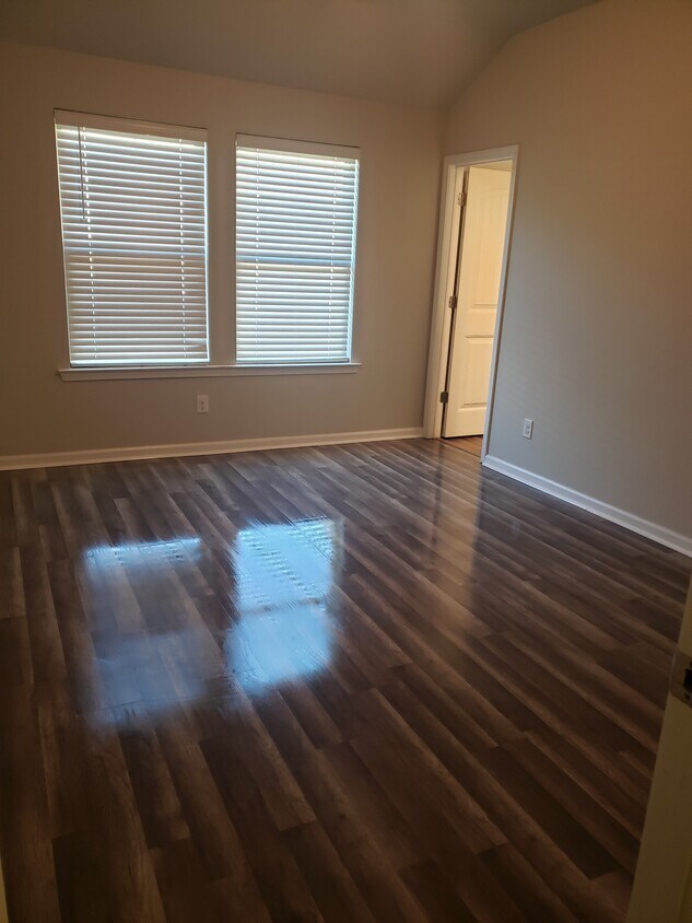 Foto del edificio - 47407-0 Myra Cv