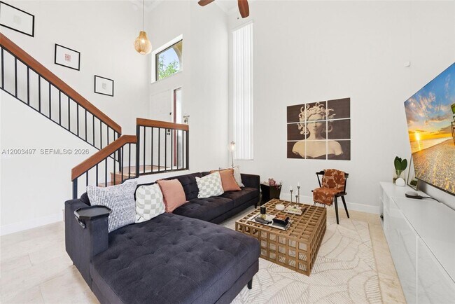 Foto del edificio - 327 Ives Dairy Rd