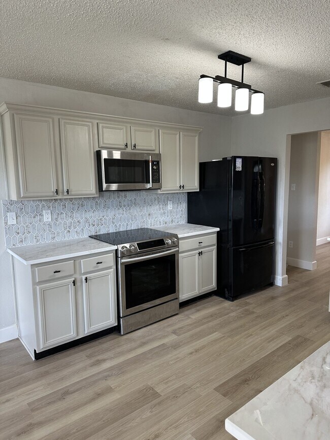 Foto del edificio - 1536 Melrose Ln