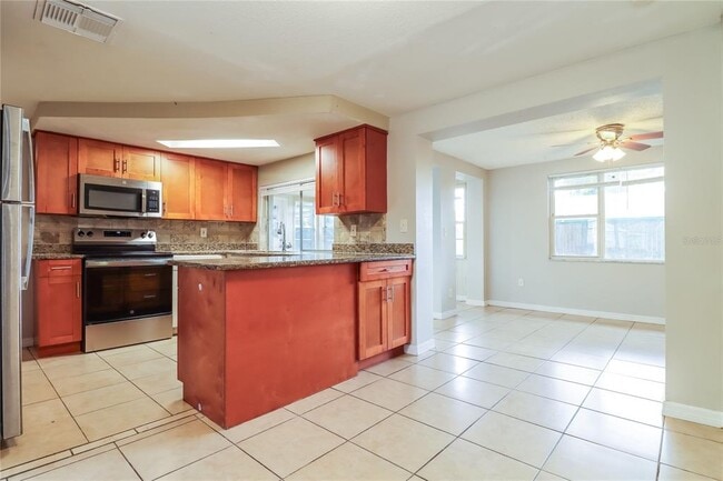 Building Photo - 4031 Claremont Dr