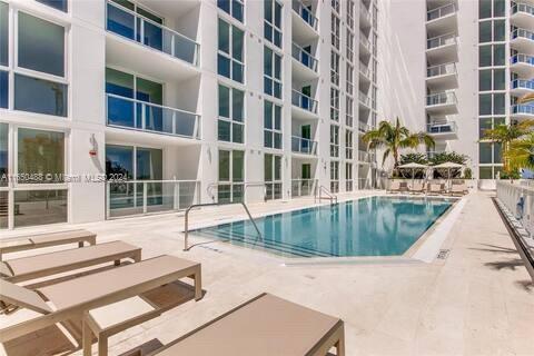 Foto del edificio - 401 N Birch Rd
