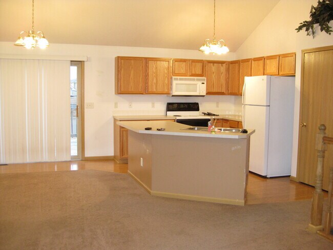 Foto del edificio - **$200 MOVE IN CREDIT** SHORT TERM LEASE O...