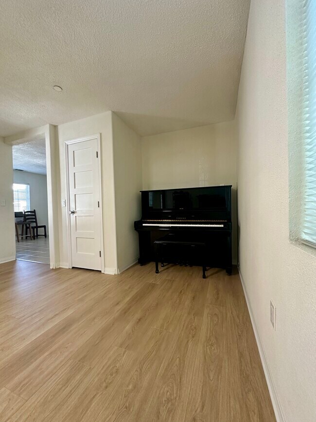 Foto del edificio - 7755 Mango Ave