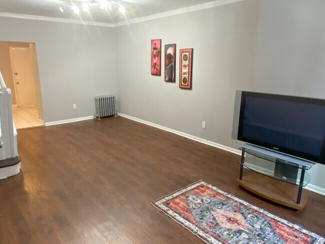 Building Photo - 1635 Lecount St