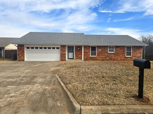Foto del edificio - 3 Bedroom 2 Bath home in Shawnee!