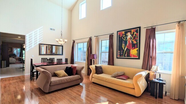 Foto del edificio - Beautiful Executive Rental in West Sacramento!