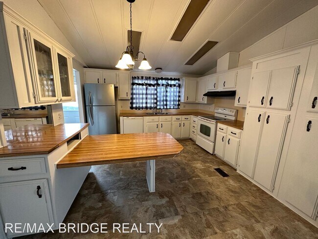 Building Photo - 3 br, 2 bath House - 3890 E 6750 S