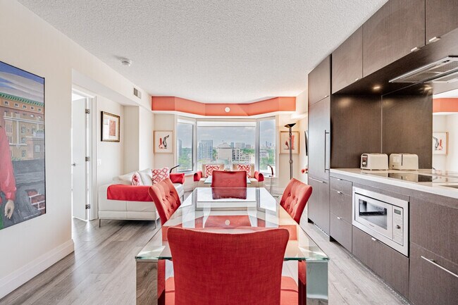 Photo du bâtiment - 155 Yorkville Ave