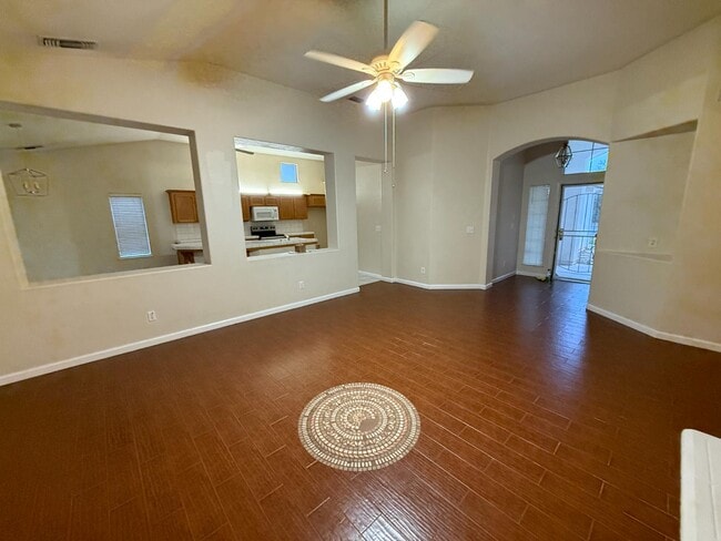 Building Photo - 5731 N Tracy Ave