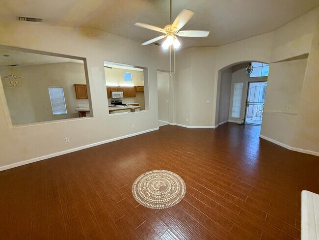 Foto del edificio - 5731 N Tracy Ave