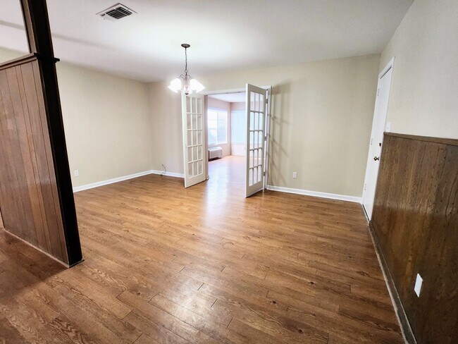Foto del edificio - Available Now! 3 Bedroom in PG w/ BONUS ROOM