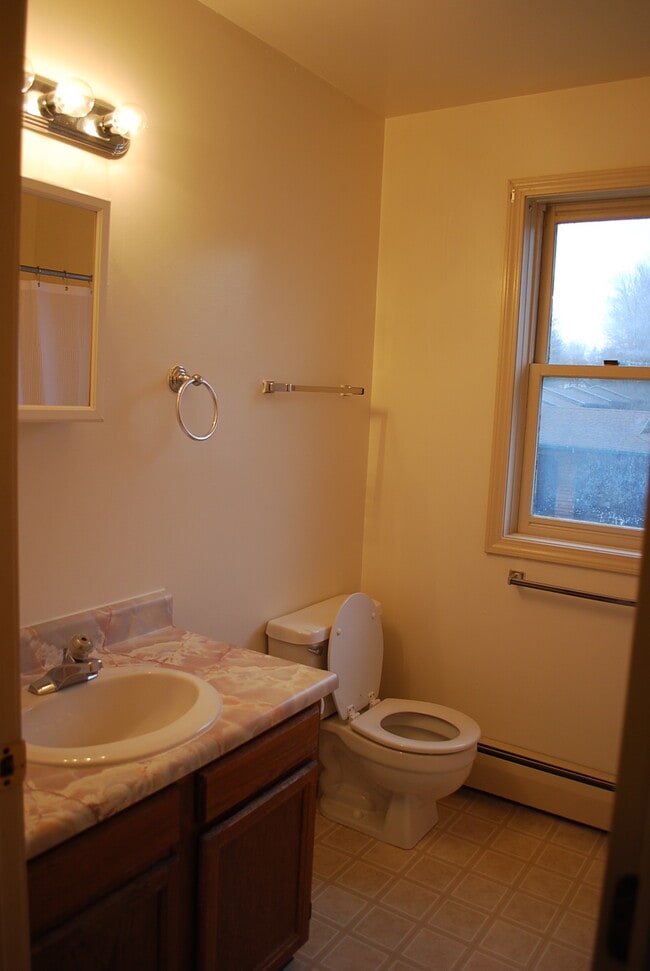 Bathroom - 25 Baycrest Drive Unit 608