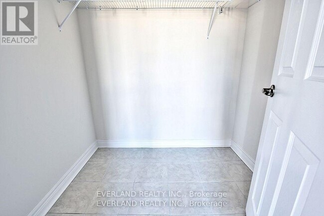 Photo du bâtiment - 173 Mumbai Dr