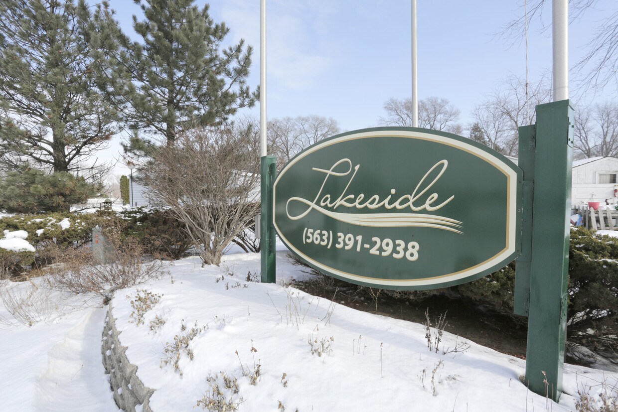 Building Photo - Lakeside Manor