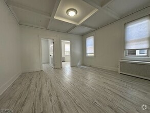 Building Photo - 526 Valley Brook Ave
