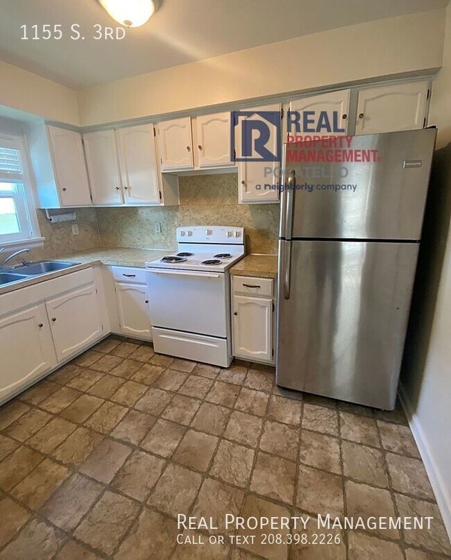 Foto del edificio - 2 Bedroom 1 Bath - Main House - 1 Car Gara...