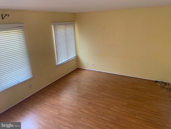 Building Photo - 2554 Glengyle Dr