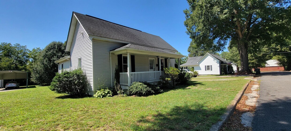 Primary Photo - 706 Maple St