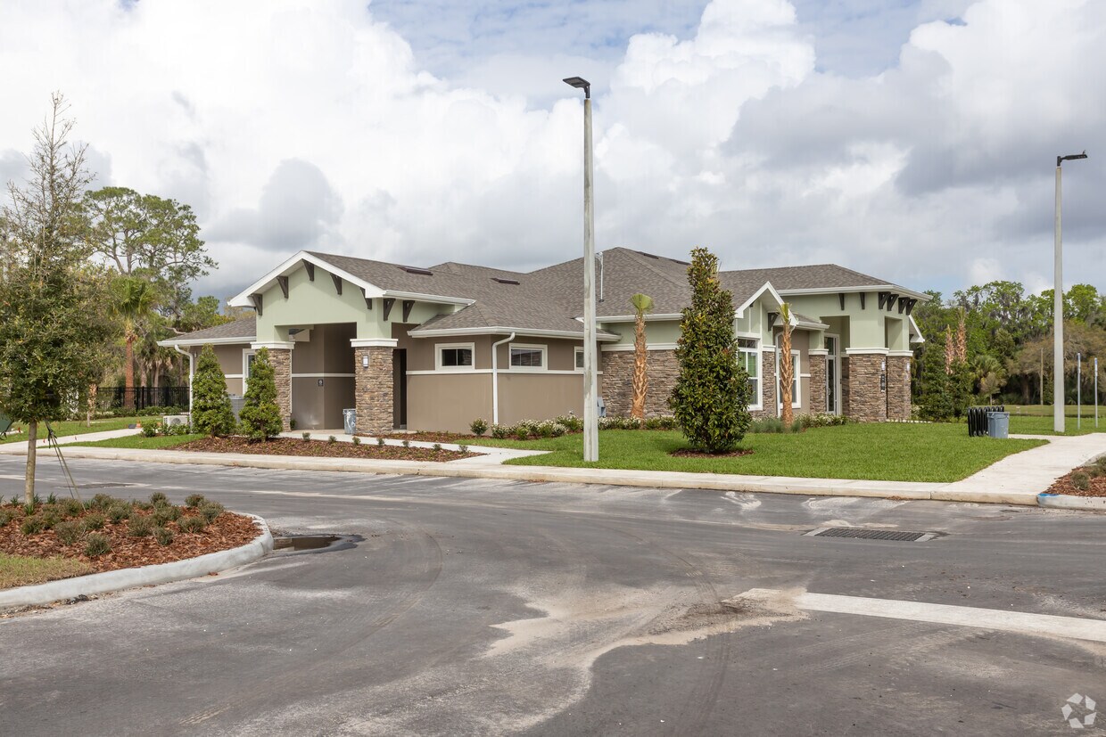 Monroe Landings Apartments in Sanford, FL