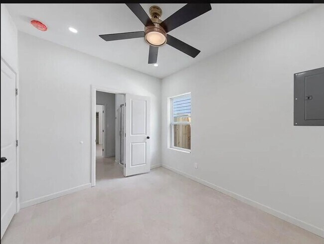 Foto del edificio - Brand New: 3 Bedroom Duplex in brownsville