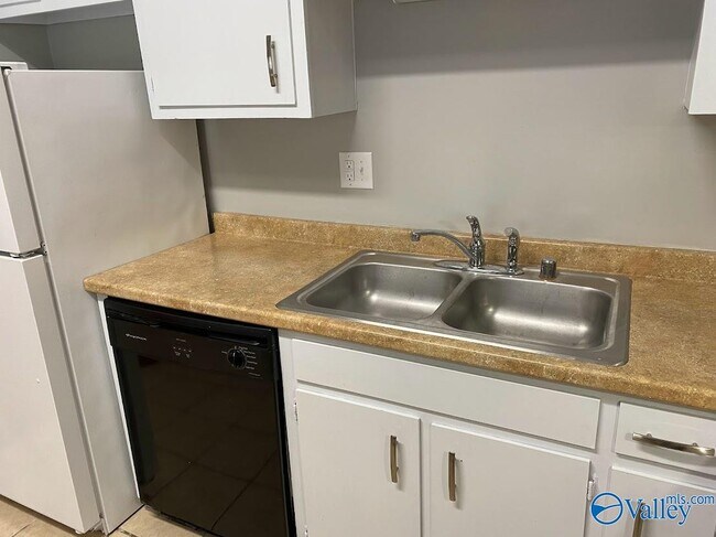 Building Photo - 3703 Squaw Valley Dr SW