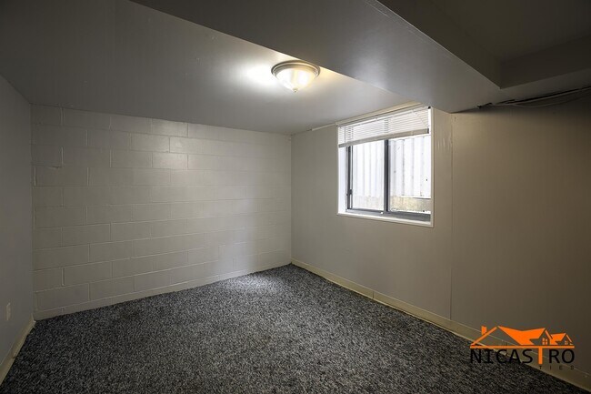 Foto del edificio - 215 E Lane Ave