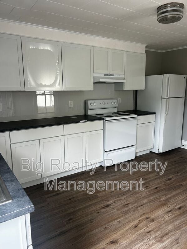 Building Photo - 262 Beech St